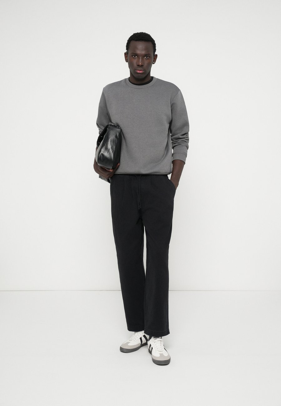 Толстовка Jack & Jones JJEBRADLEY CREW 2 PACK, Iceberg Green/Castlerock/Green
Толстовка Jack & Jones JJEBRADLEY CREW 2 PACK, Iceberg Green/Castlerock/Green