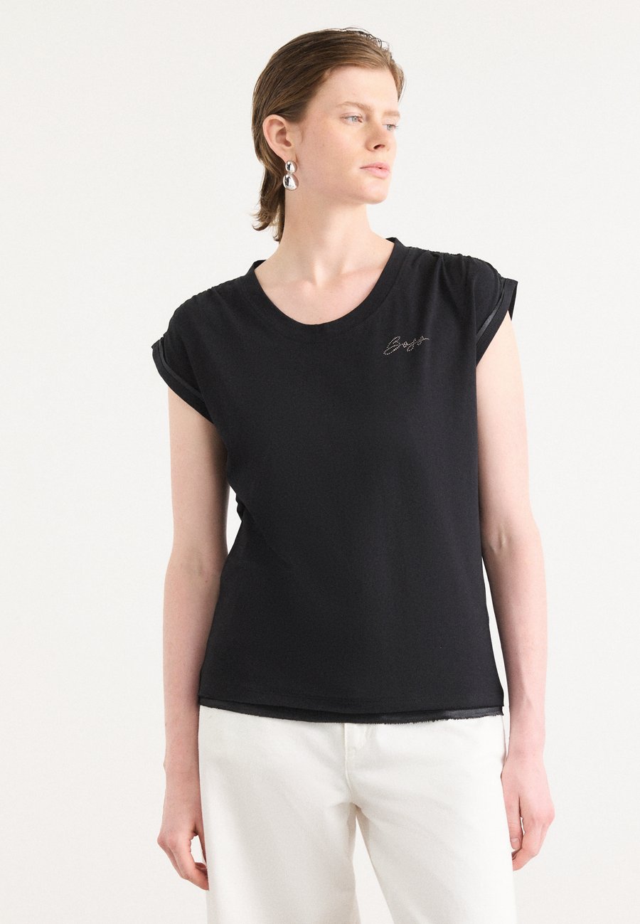 Футболка BOSS ELAI, Black
Футболка BOSS ELAI, Black