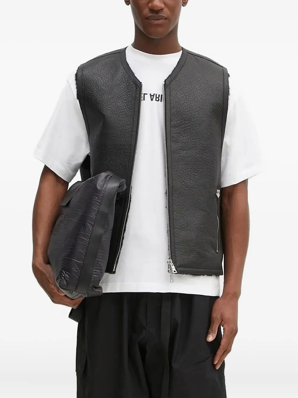 Текстурированный жилет на молнии спереди MKI Miyuki Zoku, черный
Текстурированный жилет на молнии спереди MKI Miyuki Zoku, черный