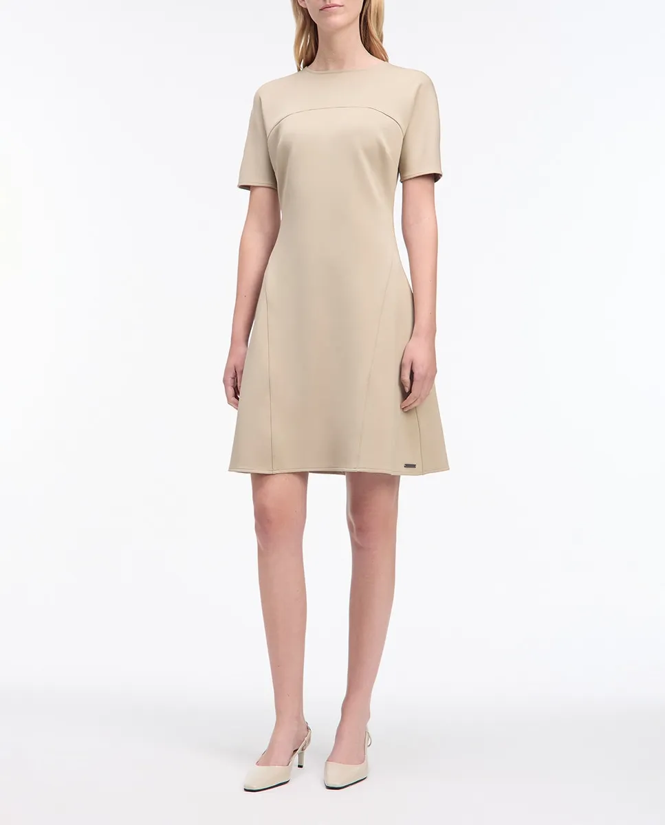 Трикотажное платье с круглым вырезом Calvin Klein, серый
Трикотажное платье с круглым вырезом Calvin Klein, серый