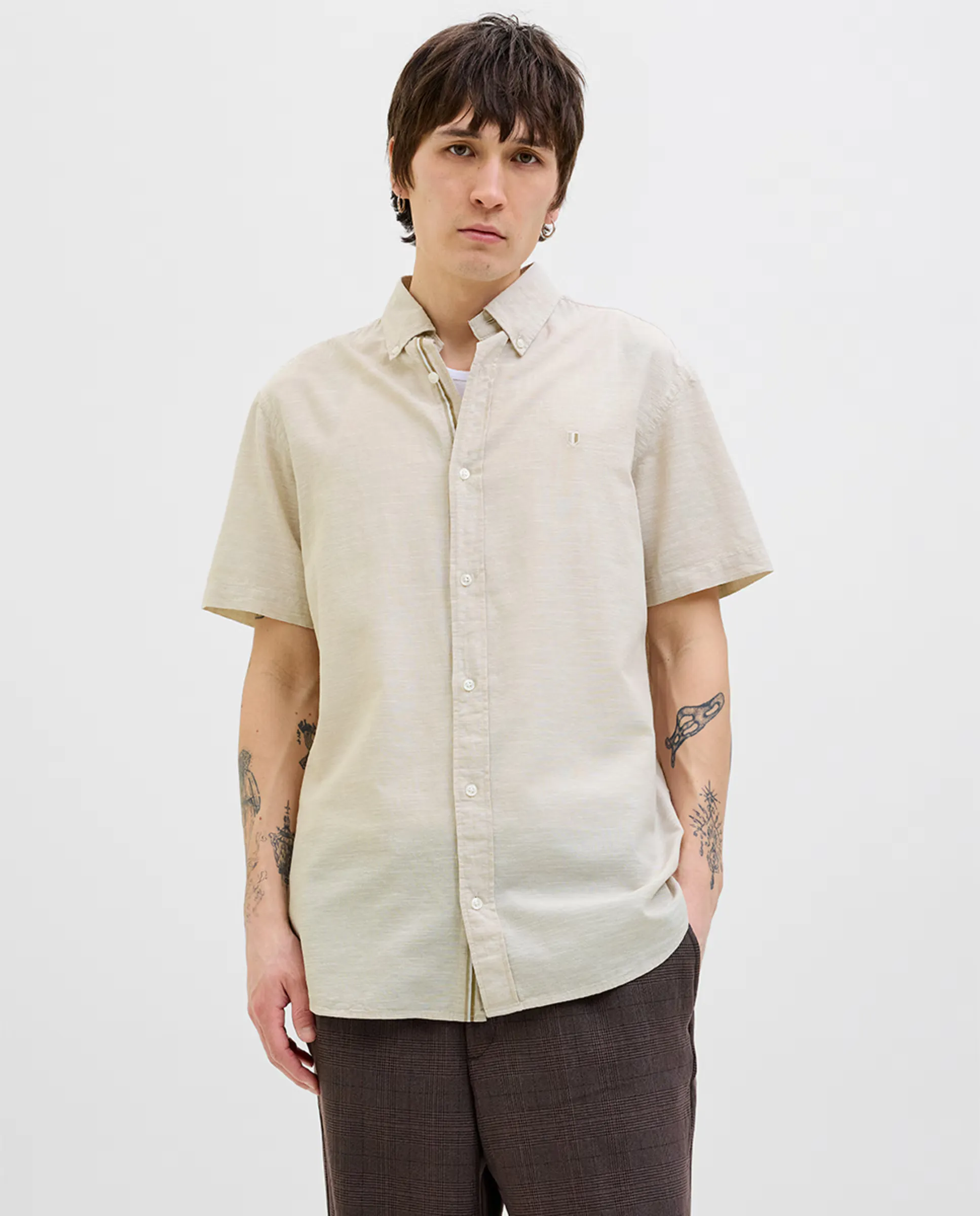 Мужская рубашка с коротким рукавом, классический крой Jack & Jones, бежевый
Мужская рубашка с коротким рукавом, классический крой Jack & Jones, бежевый