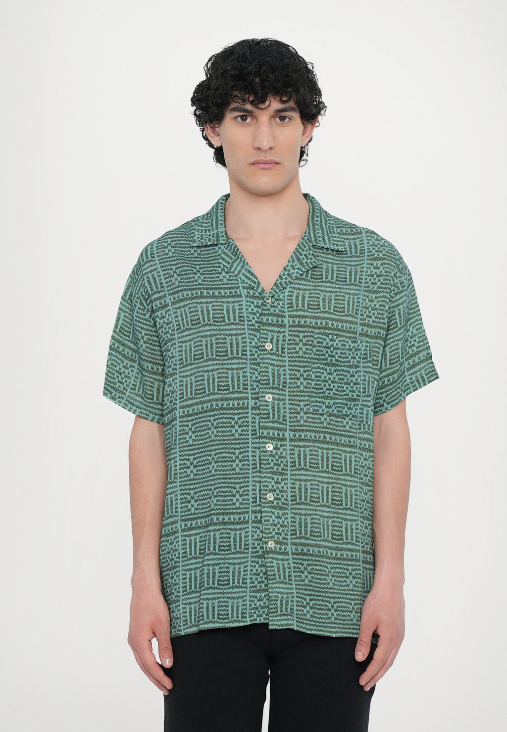 Рубашка ICONIC CAMP SHIRT LEONE UBERTA ZAMBELETTI arrels Barcelona, зеленый
Рубашка ICONIC CAMP SHIRT LEONE UBERTA ZAMBELETTI arrels Barcelona, зеленый