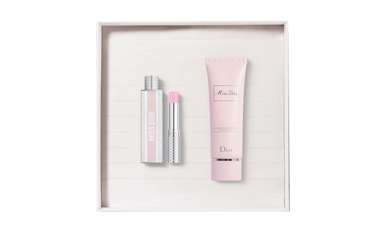 Набор подарочной коробки с парфюмерными стиками Blossom Bouquet 3,2 г + крем для рук 50 мл DIOR
Набор подарочной коробки с парфюмерными стиками Blossom Bouquet 3,2 г + крем для рук 50 мл DIOR