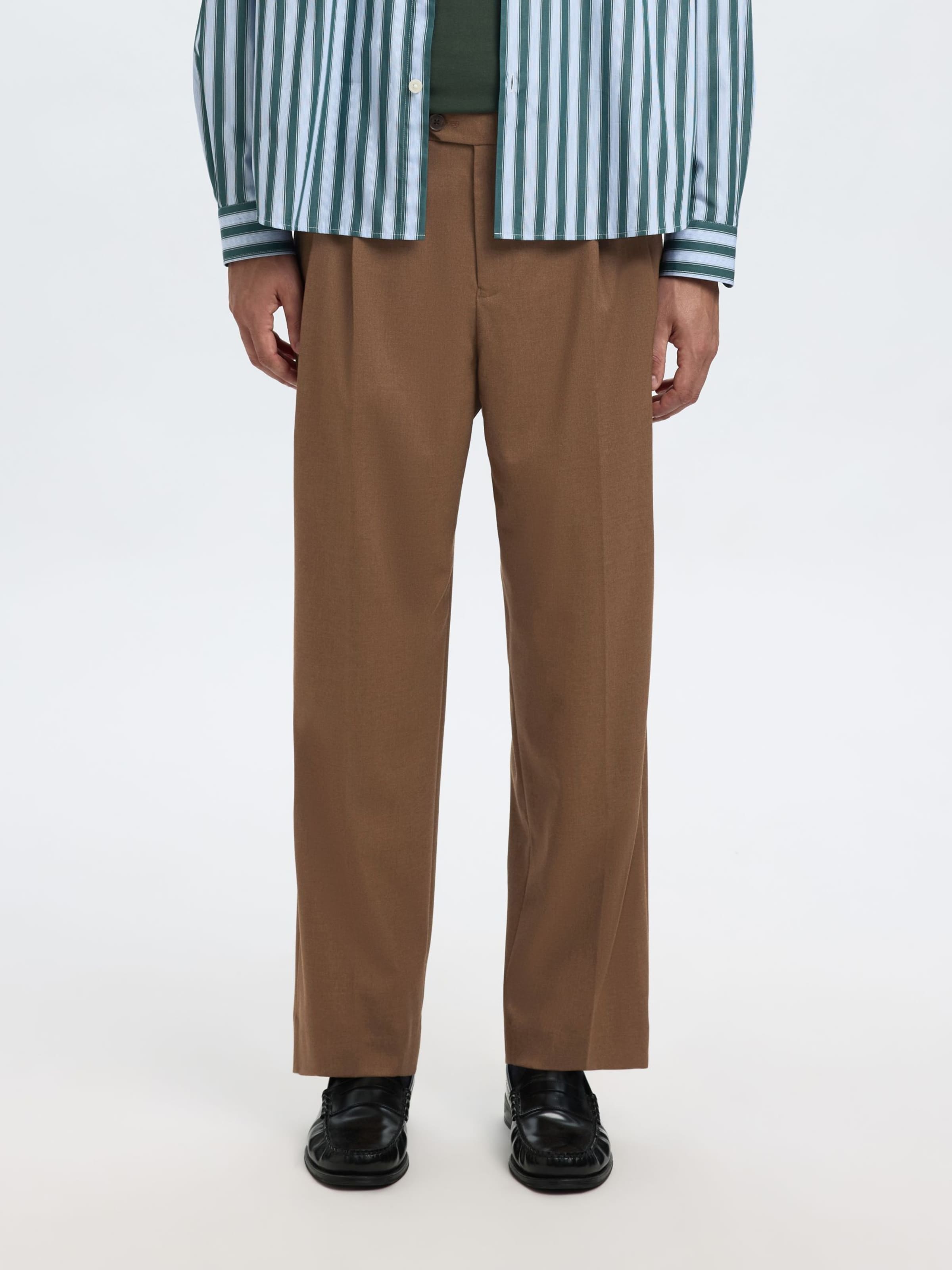 SELECTED Плиссированные брюки Regular в цвете карамель
SELECTED Плиссированные брюки Regular в цвете карамель