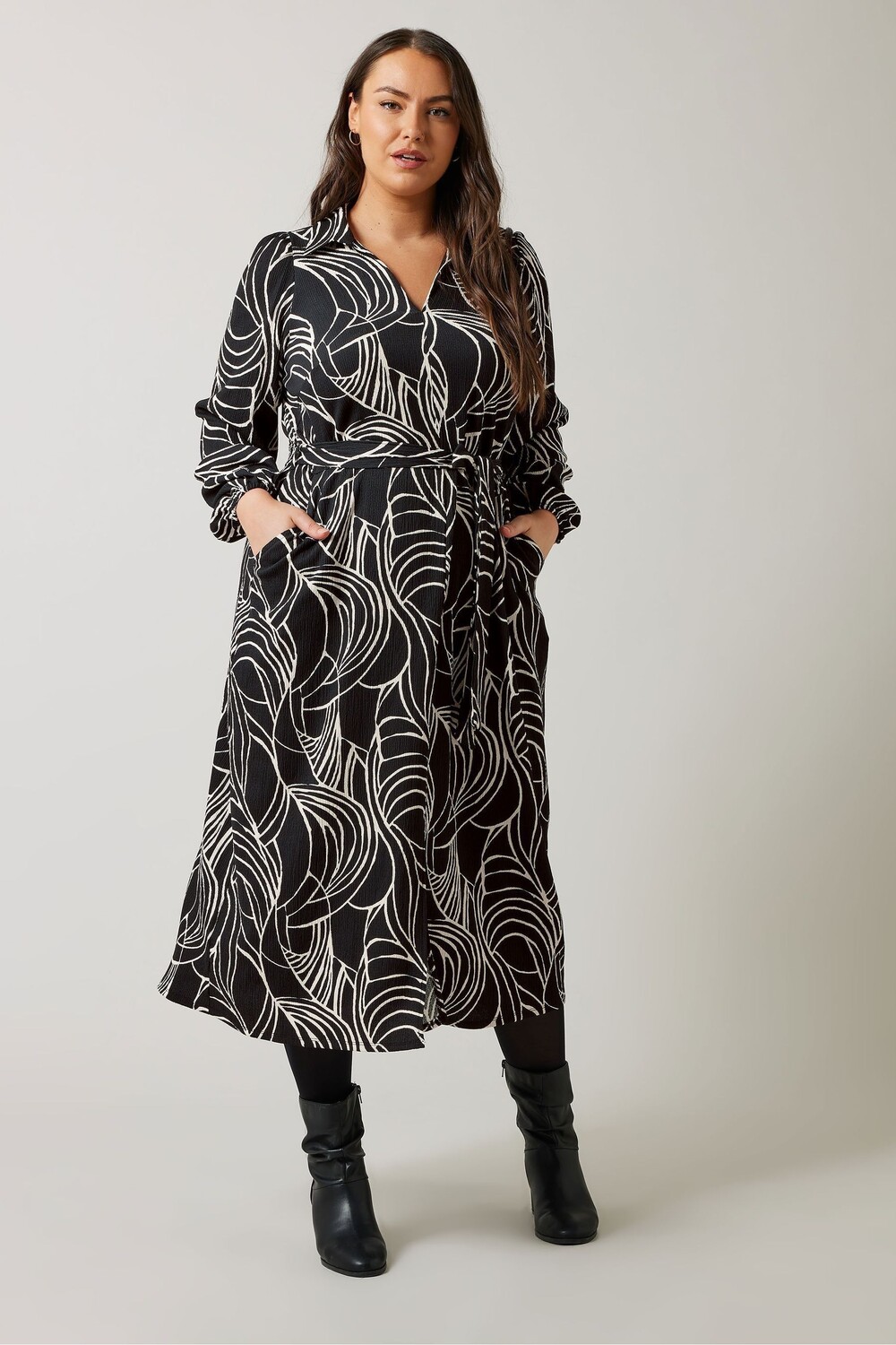 Платье из крепа с линейным принтом красного цвета Evans, черный
Платье из крепа с линейным принтом красного цвета Evans, черный