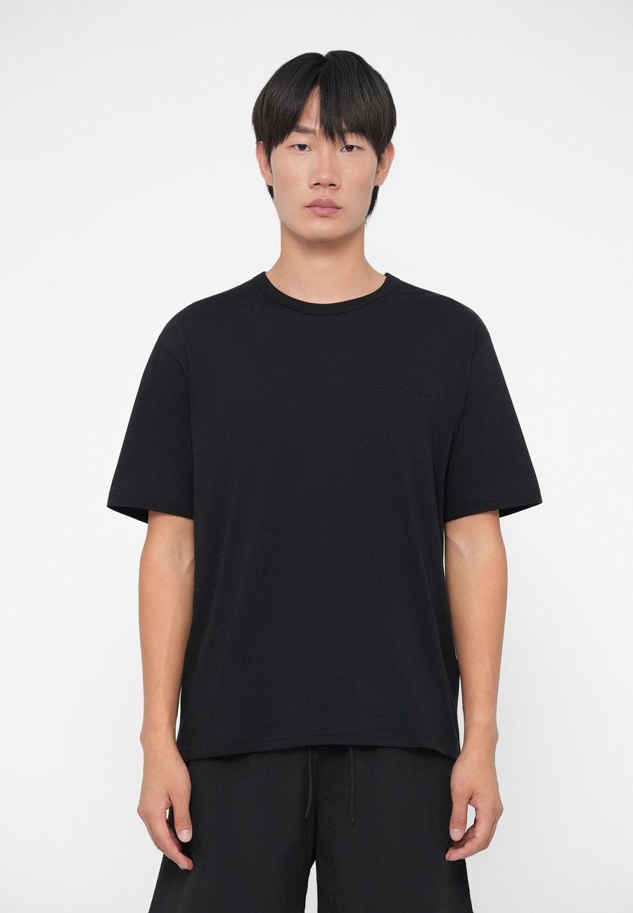 Футболка Les Benjamins SHORT SLEEVE TEE, Black
Футболка Les Benjamins SHORT SLEEVE TEE, Black