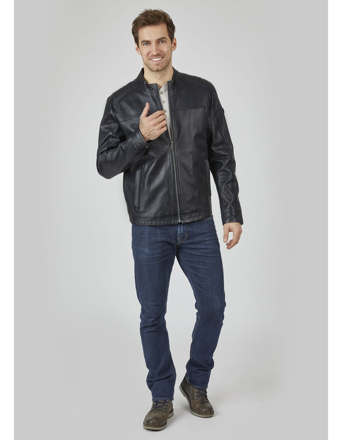 Кожаная куртка Bugatti Alessio, темно синий
Кожаная куртка Bugatti Alessio, темно синий