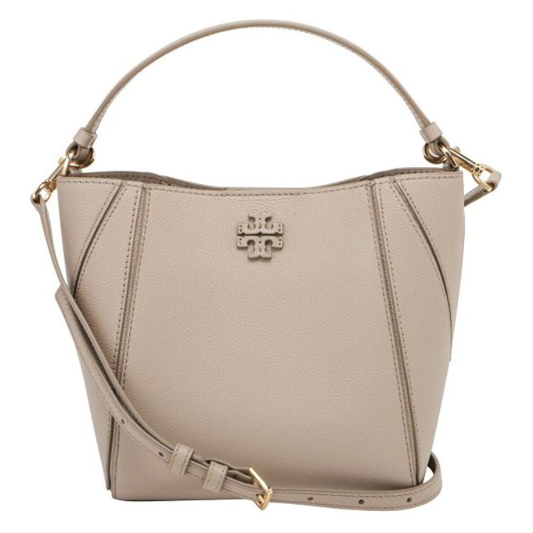 Сумка-ведро McGraw Litchi из зерненой кожи, через плечо, кроссбоди, клатч Tory Burch для женщин в глинисто-сером цвете 
Сумка-ведро McGraw Litchi из зерненой кожи, через плечо, кроссбоди, клатч Tory Burch для женщин в глинисто-сером цвете