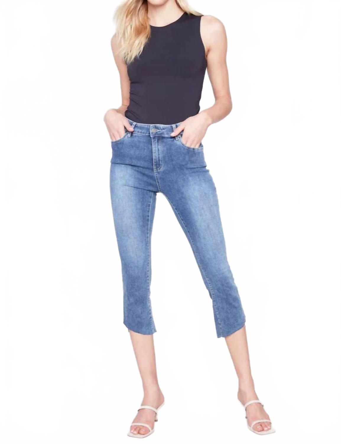 Асимметричные джинсы с необработанным краем в средне-синем цвете CHARLIE B
Асимметричные джинсы с необработанным краем в средне-синем цвете CHARLIE B