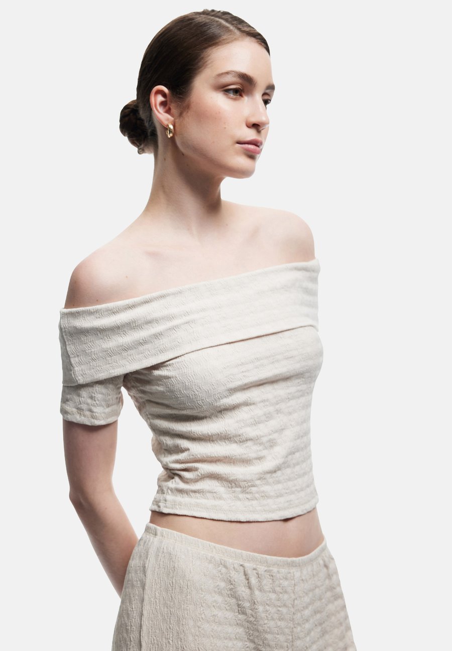 Футболка Koton OFF SHOULDER, Beige
Футболка Koton OFF SHOULDER, Beige