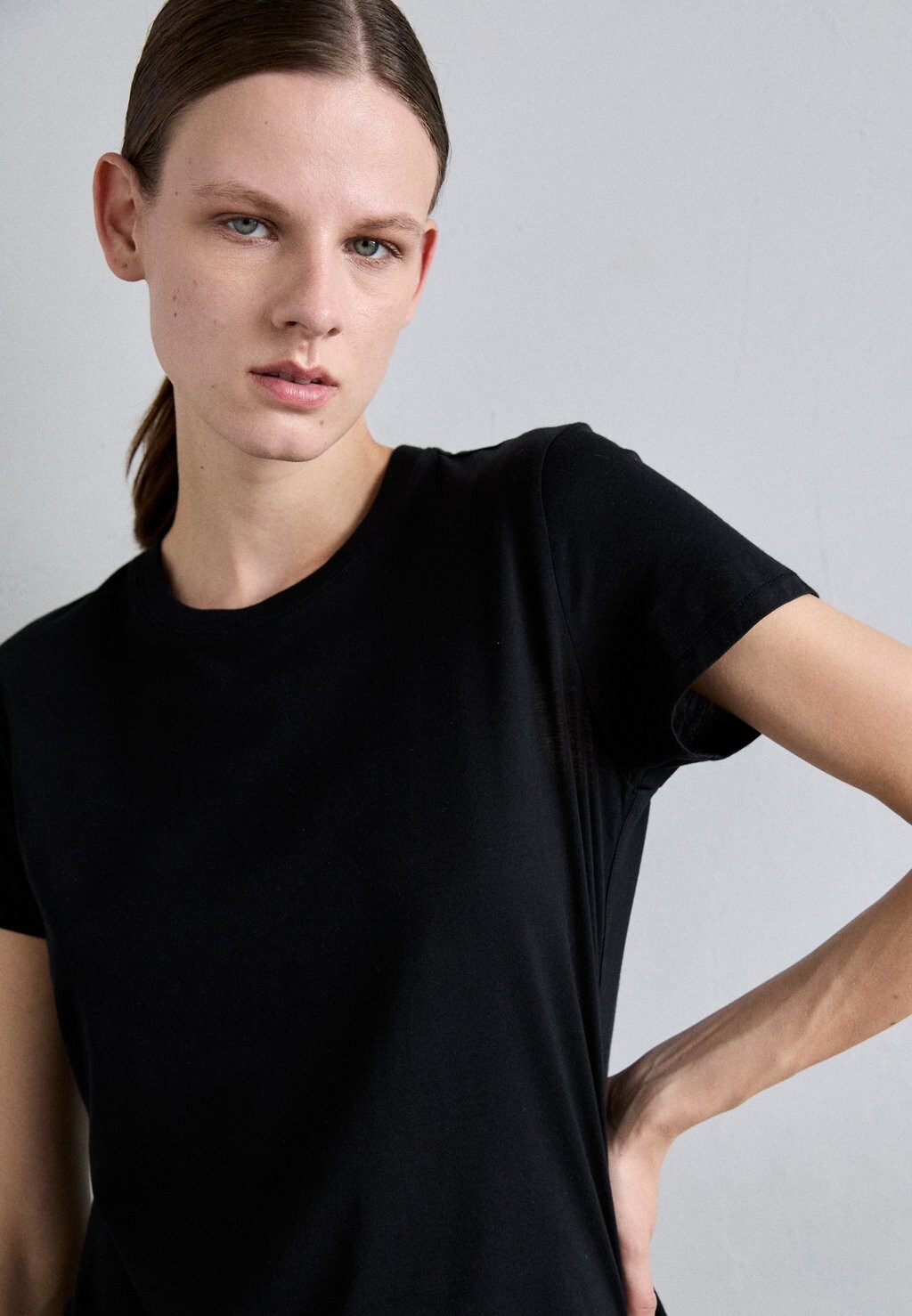 Базовая футболка BABY TEE FRAME, черный 
Базовая футболка BABY TEE FRAME, черный