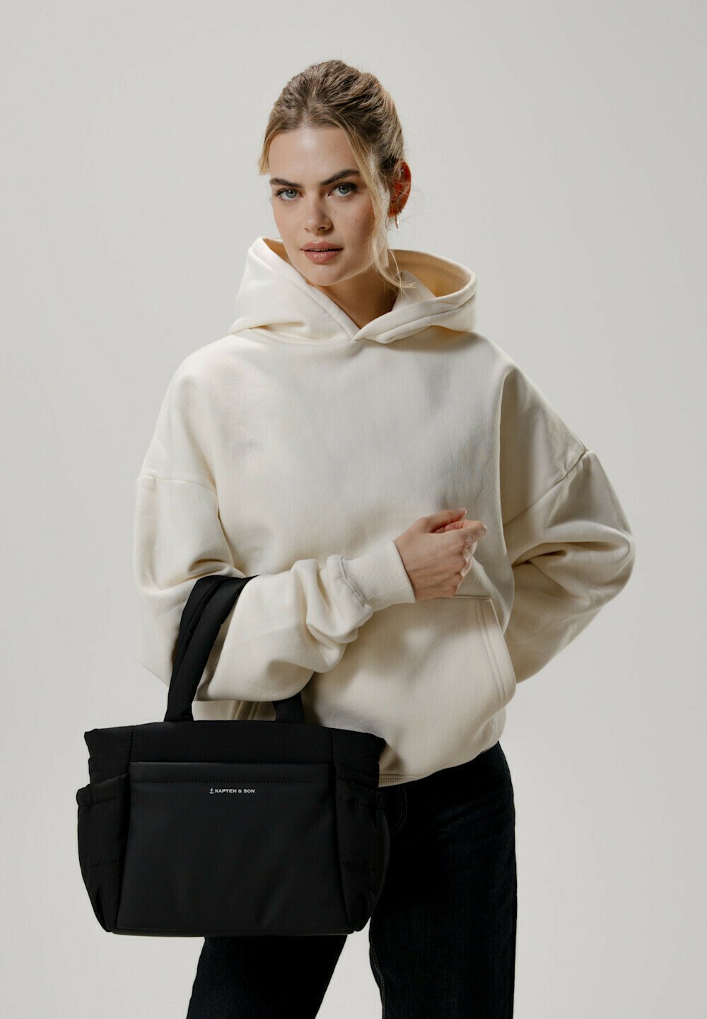 Сумка HELLVI CLOUD SMALL Kapten & Son, черный
Сумка HELLVI CLOUD SMALL Kapten & Son, черный