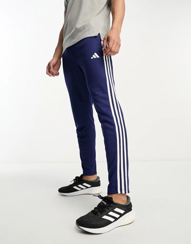 Темно-синие джоггеры с 3 полосками adidas Training Train Essentials adidas performance
Темно-синие джоггеры с 3 полосками adidas Training Train Essentials adidas performance