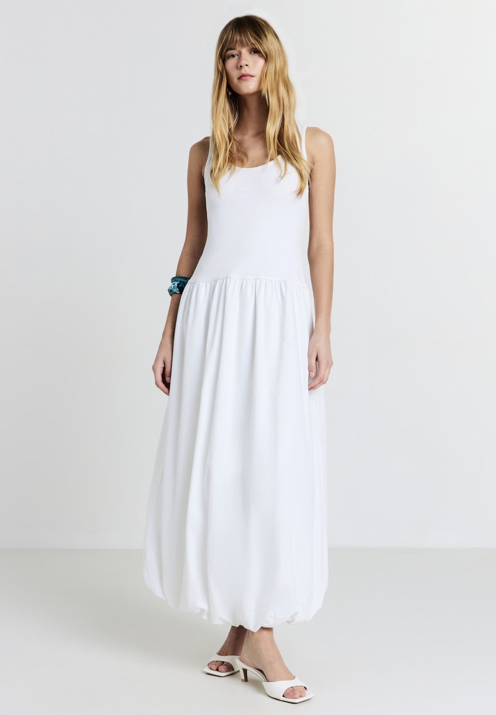 Платье макси LUNGO Calliope, кремовый
Платье макси LUNGO Calliope, кремовый