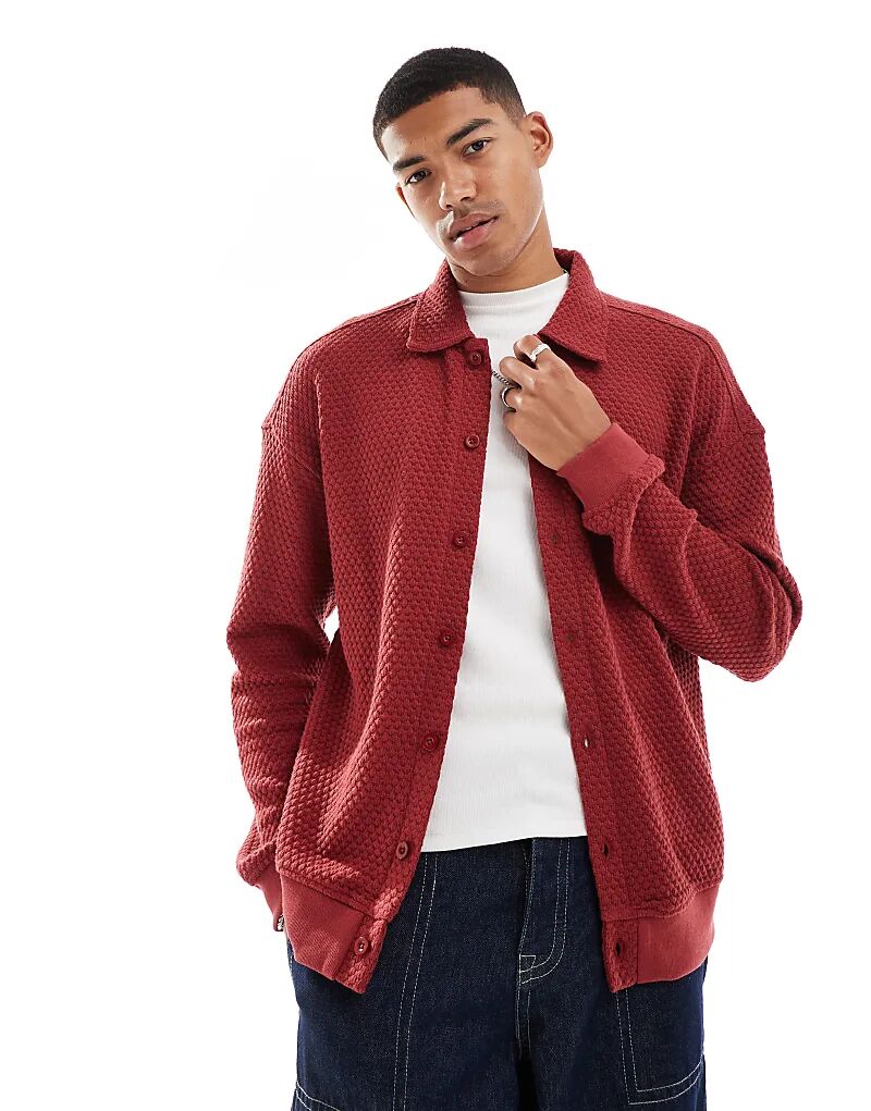 Толстая текстурированная пуговица на верхней рубашке красного цвета Another Influence
Толстая текстурированная пуговица на верхней рубашке красного цвета Another Influence