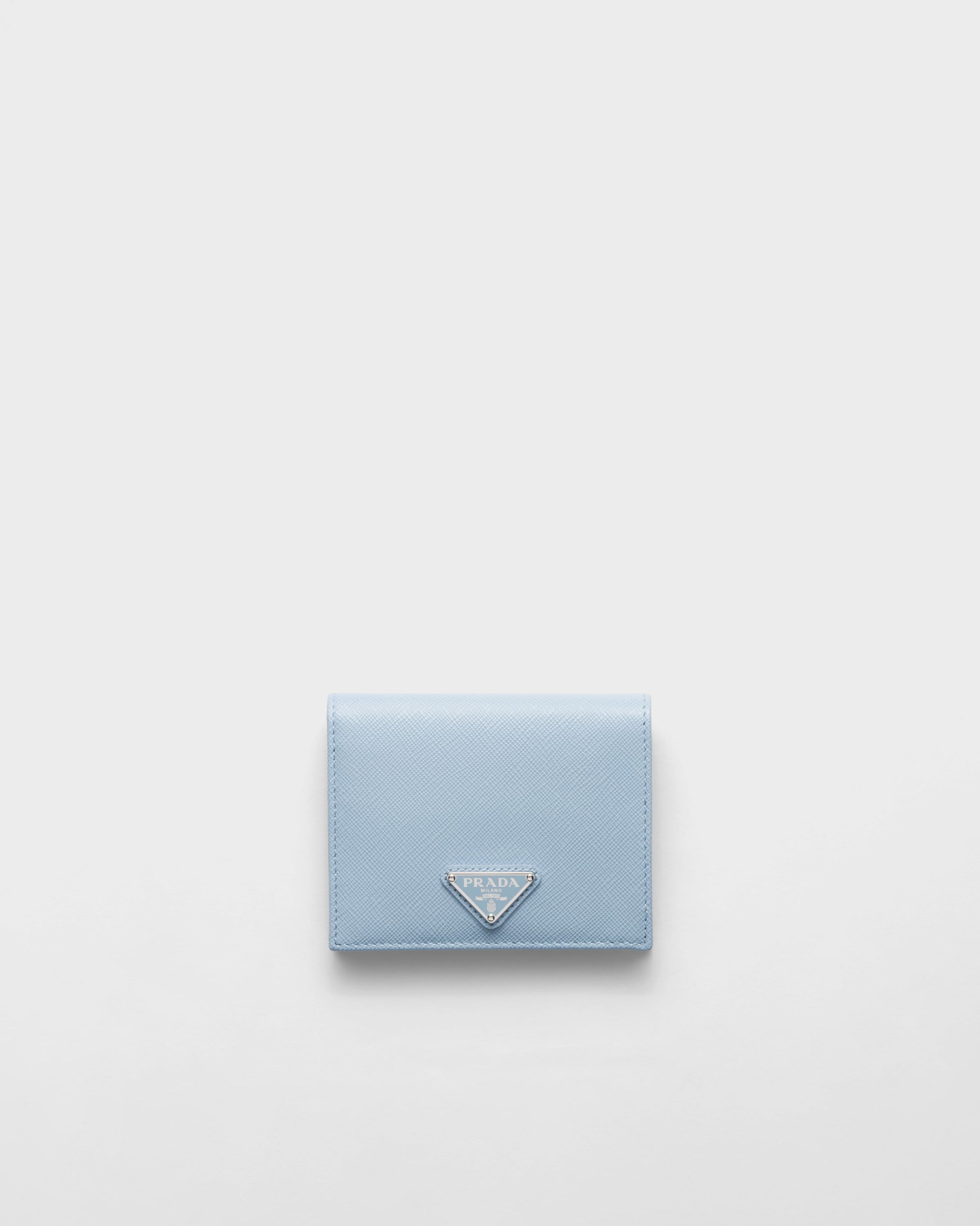 Маленький кошелек из сафьяновой кожи Prada, голубой
Маленький кошелек из сафьяновой кожи Prada, голубой