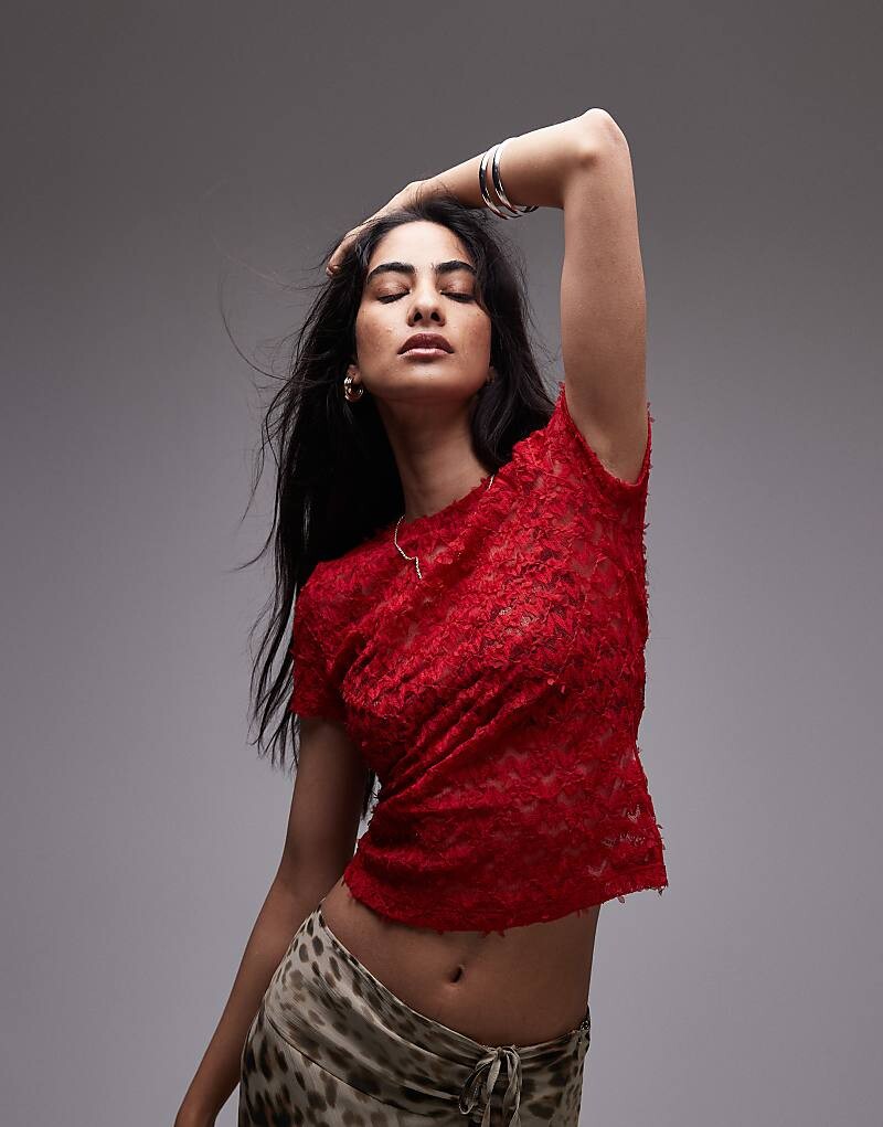 Topshop – футболка из фактурного кружева красного цвета 
Topshop – футболка из фактурного кружева красного цвета