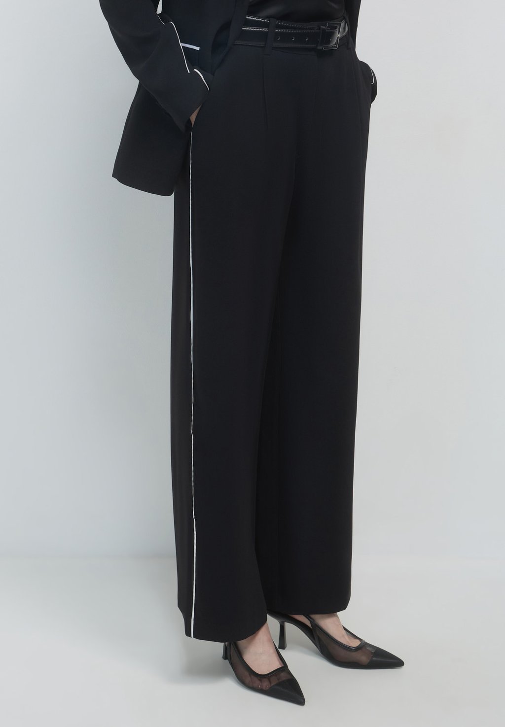 Брюки A PALAZZO PIPING A CONTRASTO Calliope, черный
Брюки A PALAZZO PIPING A CONTRASTO Calliope, черный