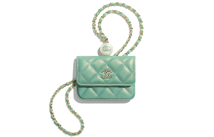 CHANEL Кожаный кулон-медальон Litchi Cow Leather Necklace Pouch Trumpets для женщин, зеленый
CHANEL Кожаный кулон-медальон Litchi Cow Leather Necklace Pouch Trumpets для женщин, зеленый