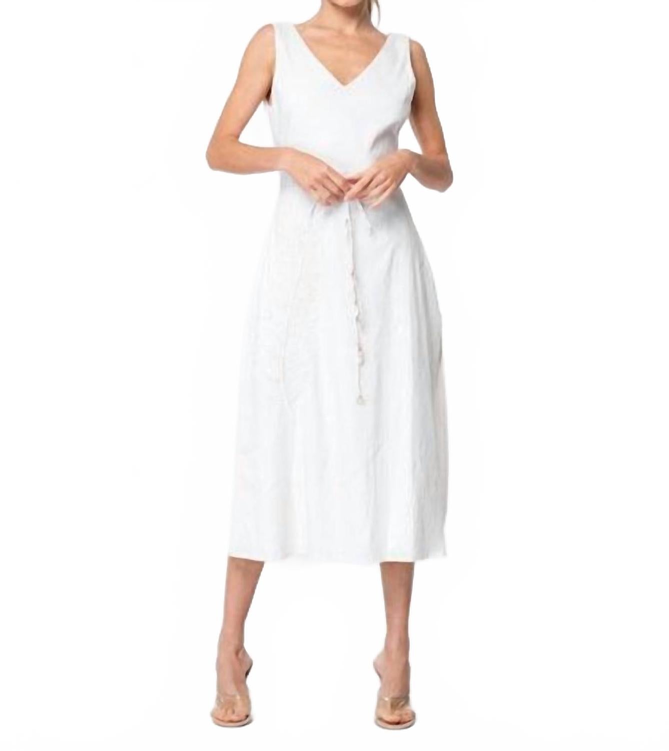 Платье миди Carrie с вышивкой и перьями в белом цвете CIEBON
Платье миди Carrie с вышивкой и перьями в белом цвете CIEBON