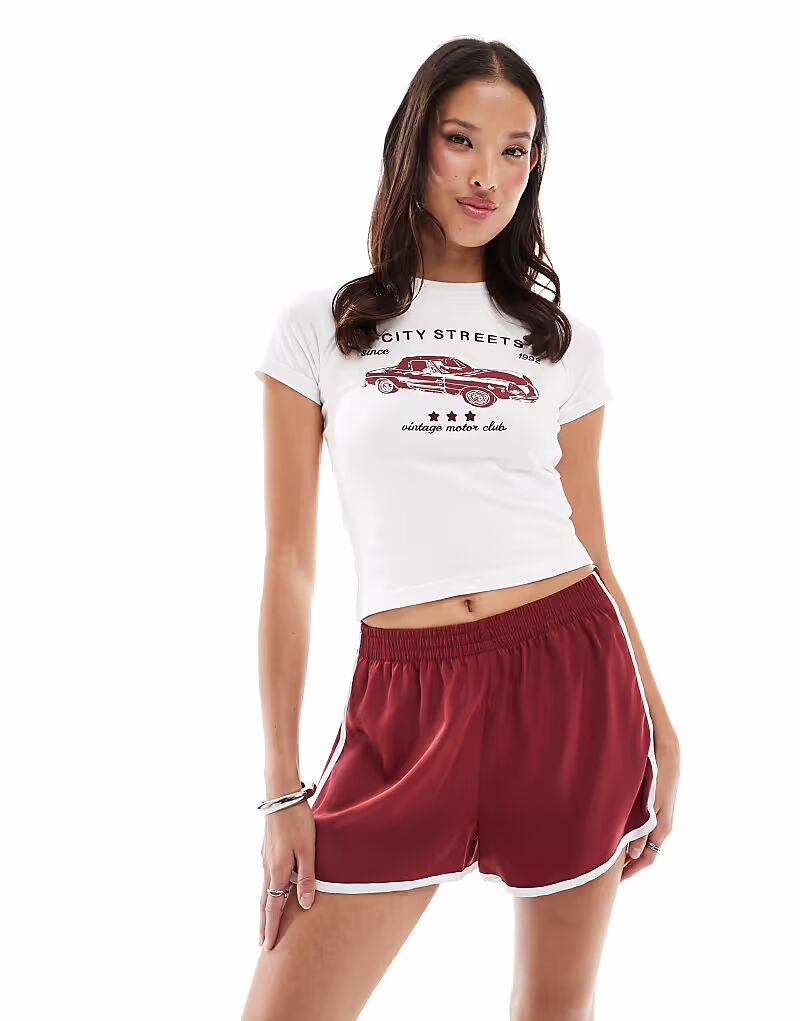 ONLY атласные шорты с контрастной окантовкой бордового цвета
ONLY атласные шорты с контрастной окантовкой бордового цвета