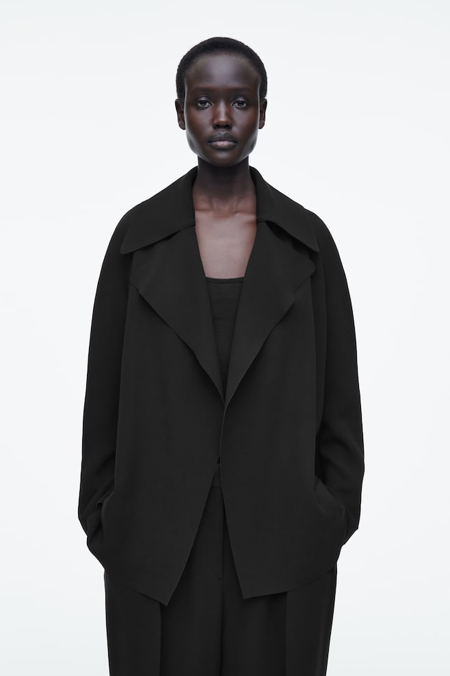 Блейзер из струящегося крепа Cos, черный
Блейзер из струящегося крепа Cos, черный