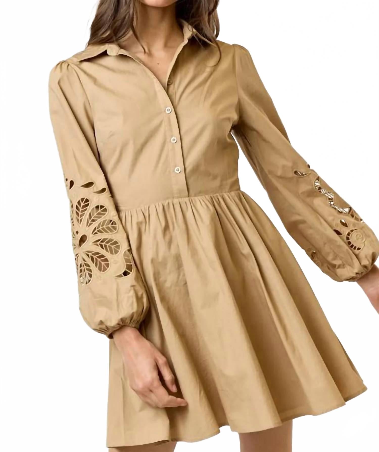 Флаурал платье-рубашка с пуговицами и расклешенной мини-юбкой в бежевом цвете Lalavon
Флаурал платье-рубашка с пуговицами и расклешенной мини-юбкой в бежевом цвете Lalavon