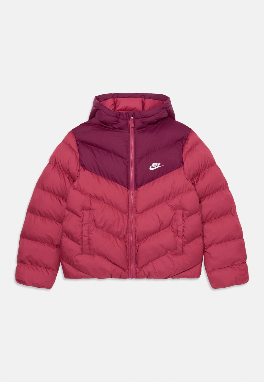 Зимняя куртка Nike Sportswear PUFFER UNISEX, Sweet Beet/Bordeaux/White/Berry
Зимняя куртка Nike Sportswear PUFFER UNISEX, Sweet Beet/Bordeaux/White/Berry