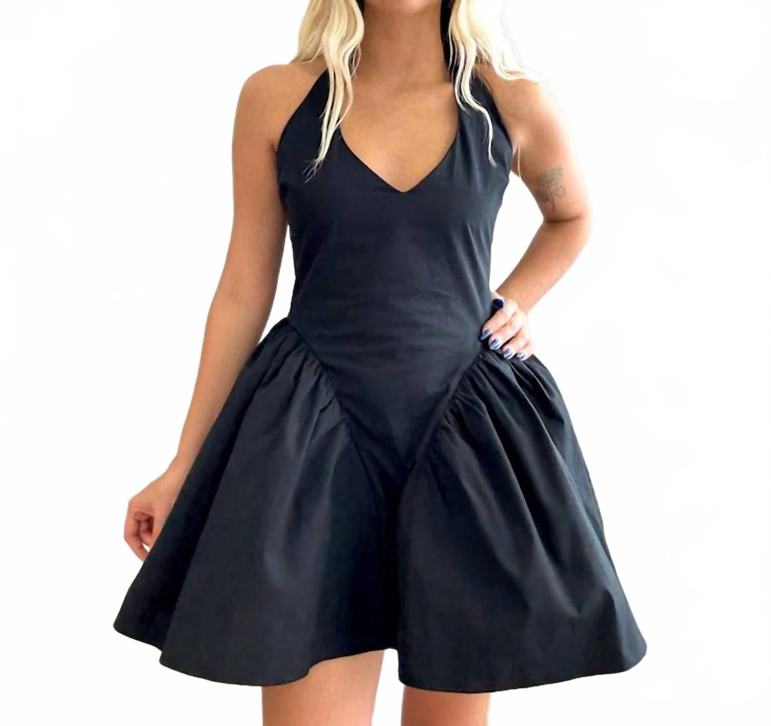 BETTER BE Платье-бомбер с открытой спиной, черное, за кулисами
BETTER BE Платье-бомбер с открытой спиной, черное, за кулисами