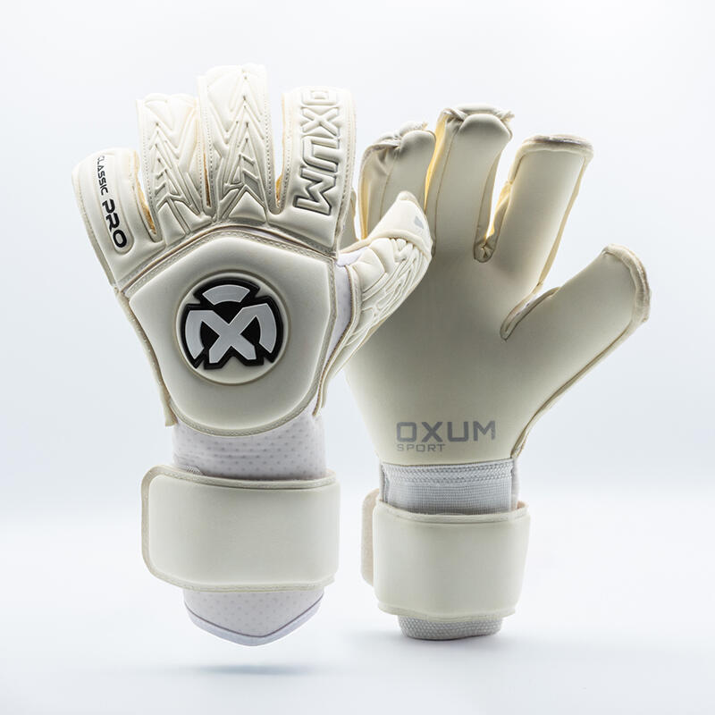Перчатки вратарские Oxum CLASSIC PRO белые размер 9
Перчатки вратарские Oxum CLASSIC PRO белые размер 9