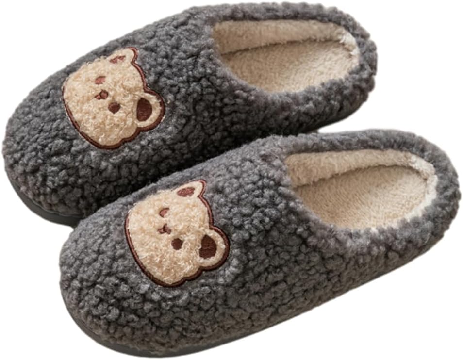 Тапочки Avilego Cute Cozy с мультяшным медвежонком, хлопковые, для дома и улицы, теплые, с нескользящей подошвой, мягкие плюшевые шлепанцы для женщин и мужчин, темно-серый
Тапочки Avilego Cute Cozy с мультяшным медвежонком, хлопковые, для дома и улицы, теплые, с нескользящей подошвой, мягкие плюшевые шлепанцы для женщин и мужчин, темно-серый