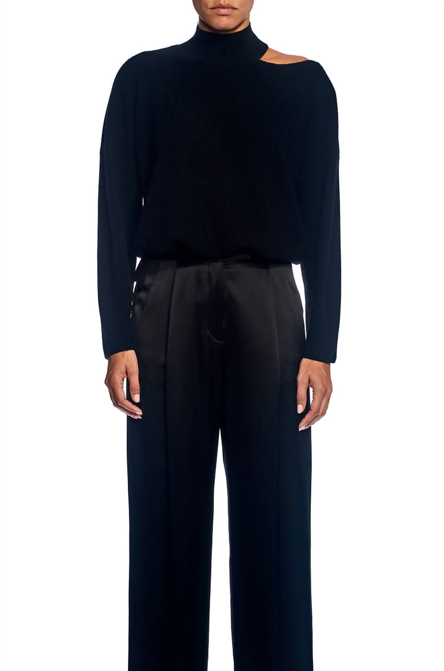 Черный свитер с открытыми плечами The Sei
Черный свитер с открытыми плечами The Sei