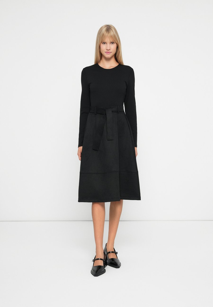 Платье ONLY ONLMADDIE DRESS , Black
Платье ONLY ONLMADDIE DRESS , Black