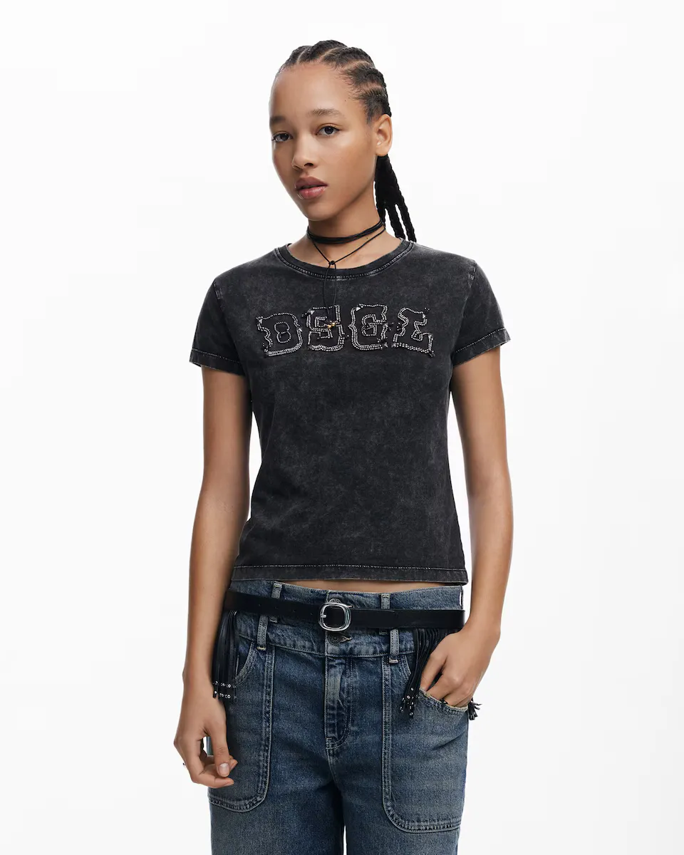 Женская футболка с заклепочным логотипом Desigual, черный
Женская футболка с заклепочным логотипом Desigual, черный