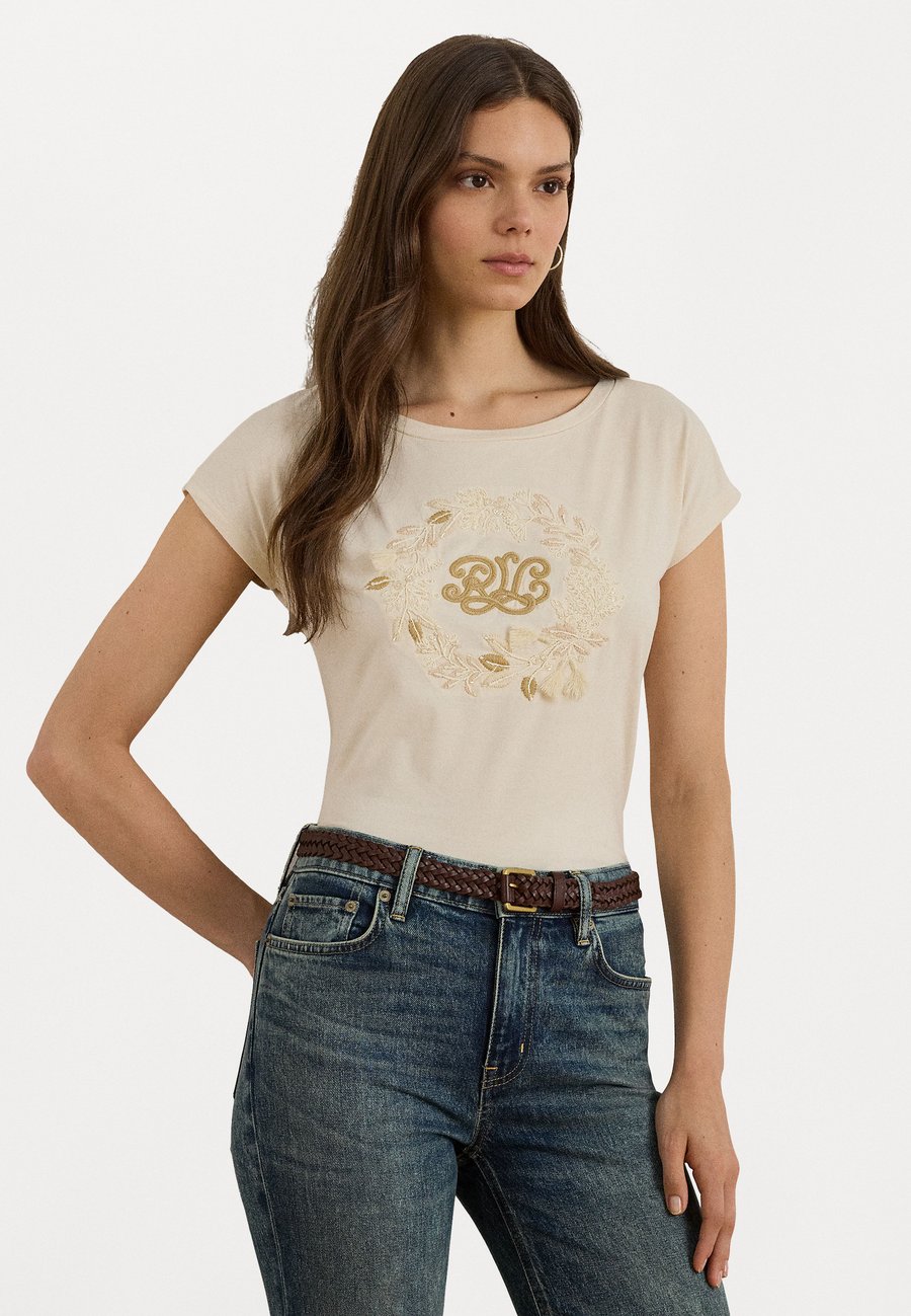 Футболка Lauren Ralph Lauren EMBROIDERED-LOGO COTTON JERSEY TEE, Mascarpone Cream/Off-White, Белый, Футболка Lauren Ralph Lauren EMBROIDERED-LOGO COTTON JERSEY TEE, Mascarpone Cream/Off-White
Футболка Lauren Ralph Lauren EMBROIDERED-LOGO COTTON JERSEY TEE, Mascarpone Cream/Off-White, Белый, Футболка Lauren Ralph Lauren EMBROIDERED-LOGO COTTON JERSEY TEE, Mascarpone Cream/Off-White