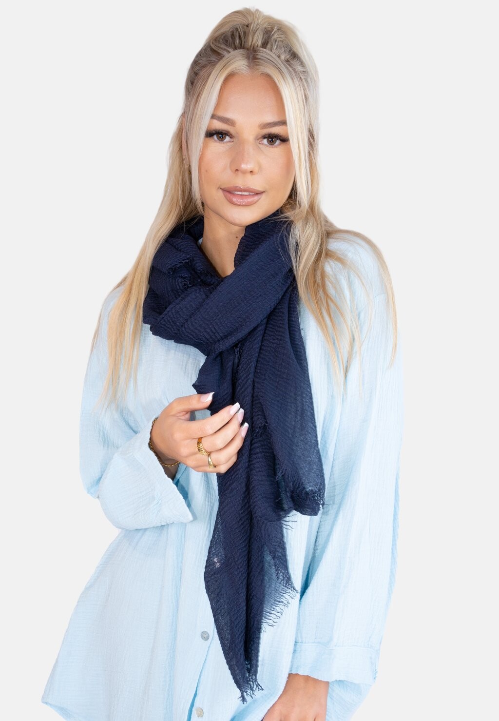 Шарф ISABELLA Seasons Of April, цвет marineblau
Шарф ISABELLA Seasons Of April, цвет marineblau