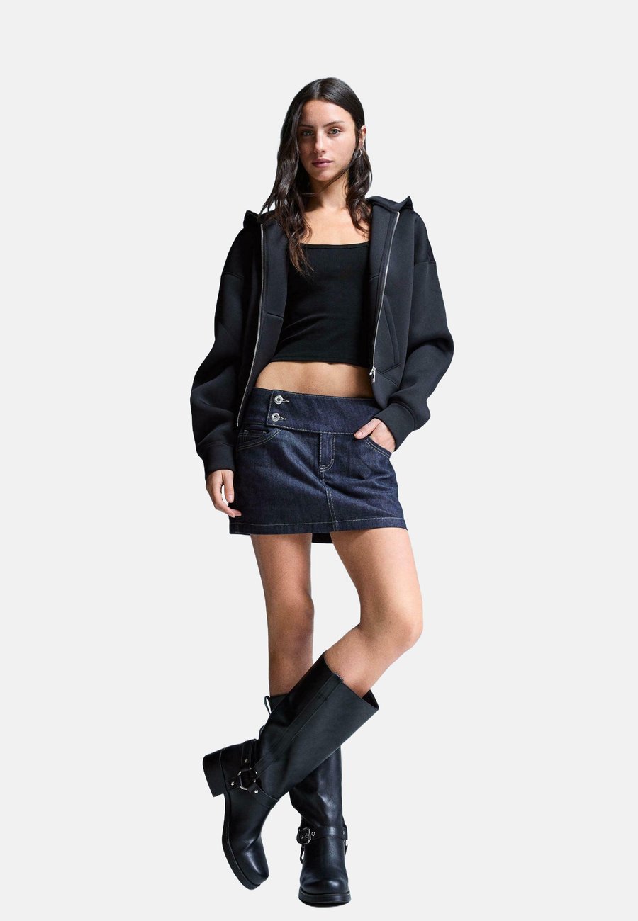 Толстовка Bershka EFFECT , Black
Толстовка Bershka EFFECT , Black