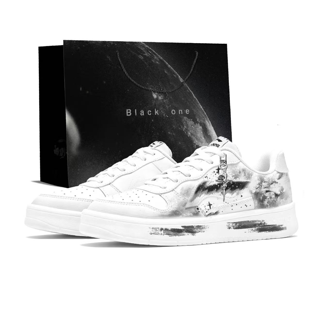 LINING Кроссовки для скейтбординга мужские Pontoon Boats Slip Resistant, Abrasion Resistant, Lightweight Low top черно-белые
LINING Кроссовки для скейтбординга мужские Pontoon Boats Slip Resistant, Abrasion Resistant, Lightweight Low top черно-белые