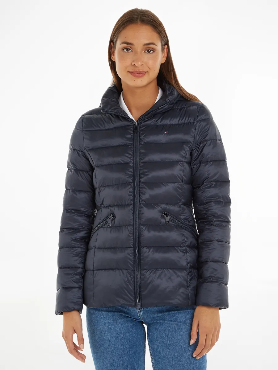 Стеганая куртка Tommy Hilfiger "MW PADDED GLOBAL STRIPE JACKET", с капюшоном, с логотипом сзади на воротнике-стойке, съемный капюшон, водоотталкивающая пропитка, цвет Desert_Sky
Стеганая куртка Tommy Hilfiger "MW PADDED GLOBAL STRIPE JACKET", с капюшоном, с логотипом сзади на воротнике-стойке, съемный капюшон, водоотталкивающая пропитка, цвет Desert_Sky
