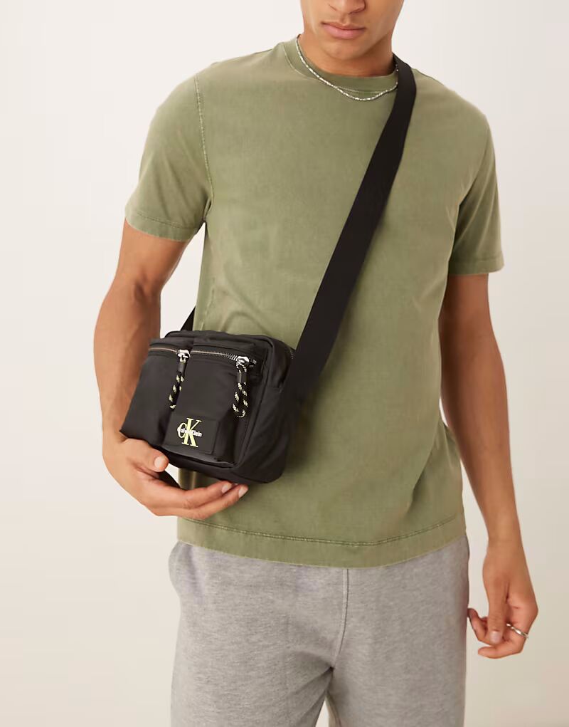 Сумка для фотоаппарата Calvin Klein Jeans черного цвета
Сумка для фотоаппарата Calvin Klein Jeans черного цвета