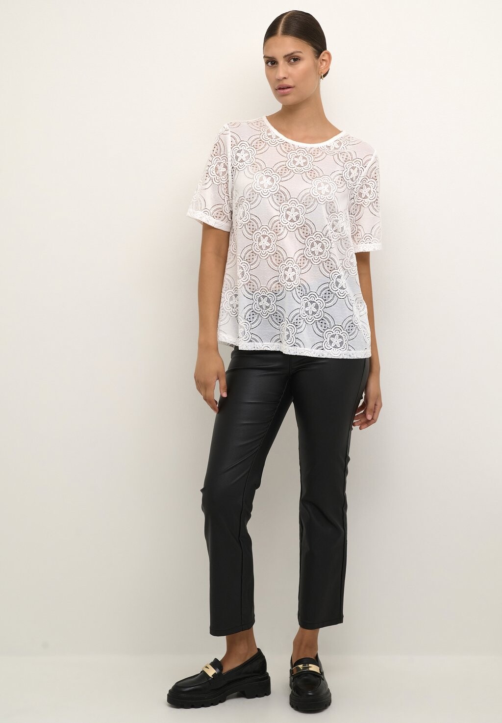 Блуза KARAULA SHORT SLEEVE Kaffe, цвет Chalk 
Блуза KARAULA SHORT SLEEVE Kaffe, цвет Chalk