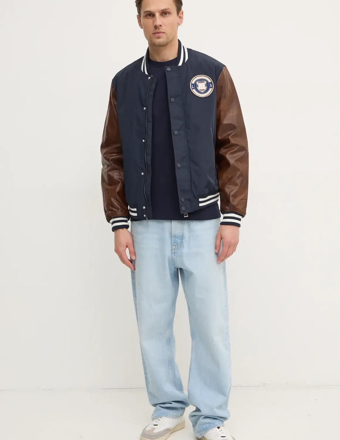 Бомбер VARSITY Guess, темно-синий
Бомбер VARSITY Guess, темно-синий