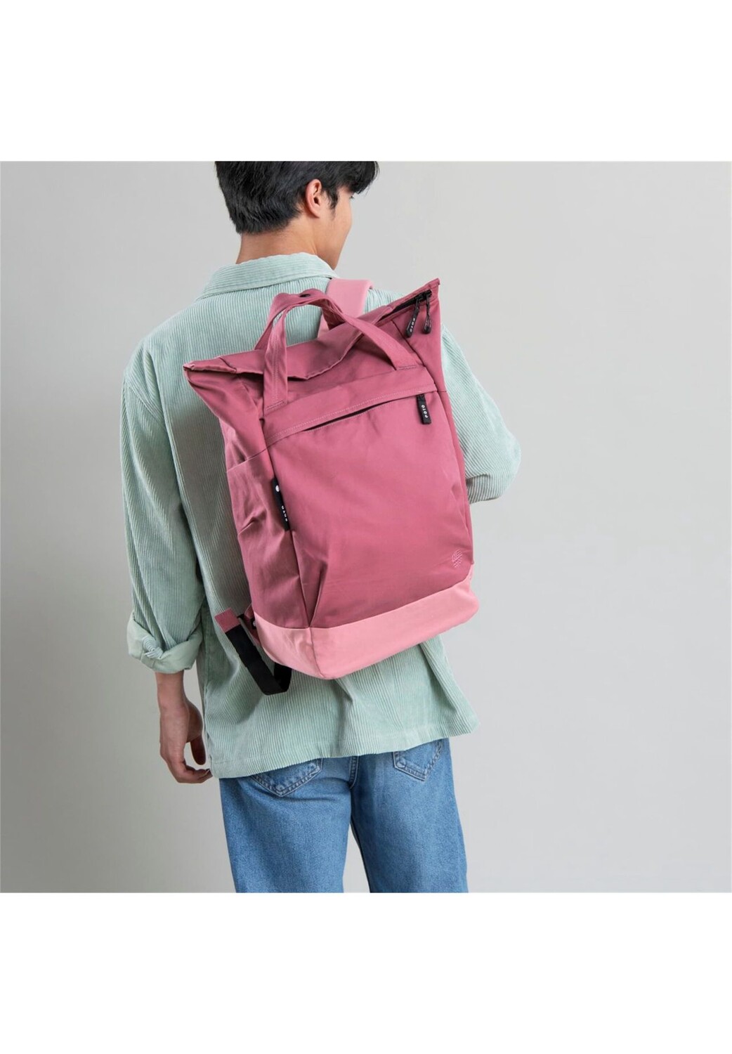 Рюкзак WATER ALL:WAVES daypack, экологичный, 21 л eoto, розовый
Рюкзак WATER ALL:WAVES daypack, экологичный, 21 л eoto, розовый