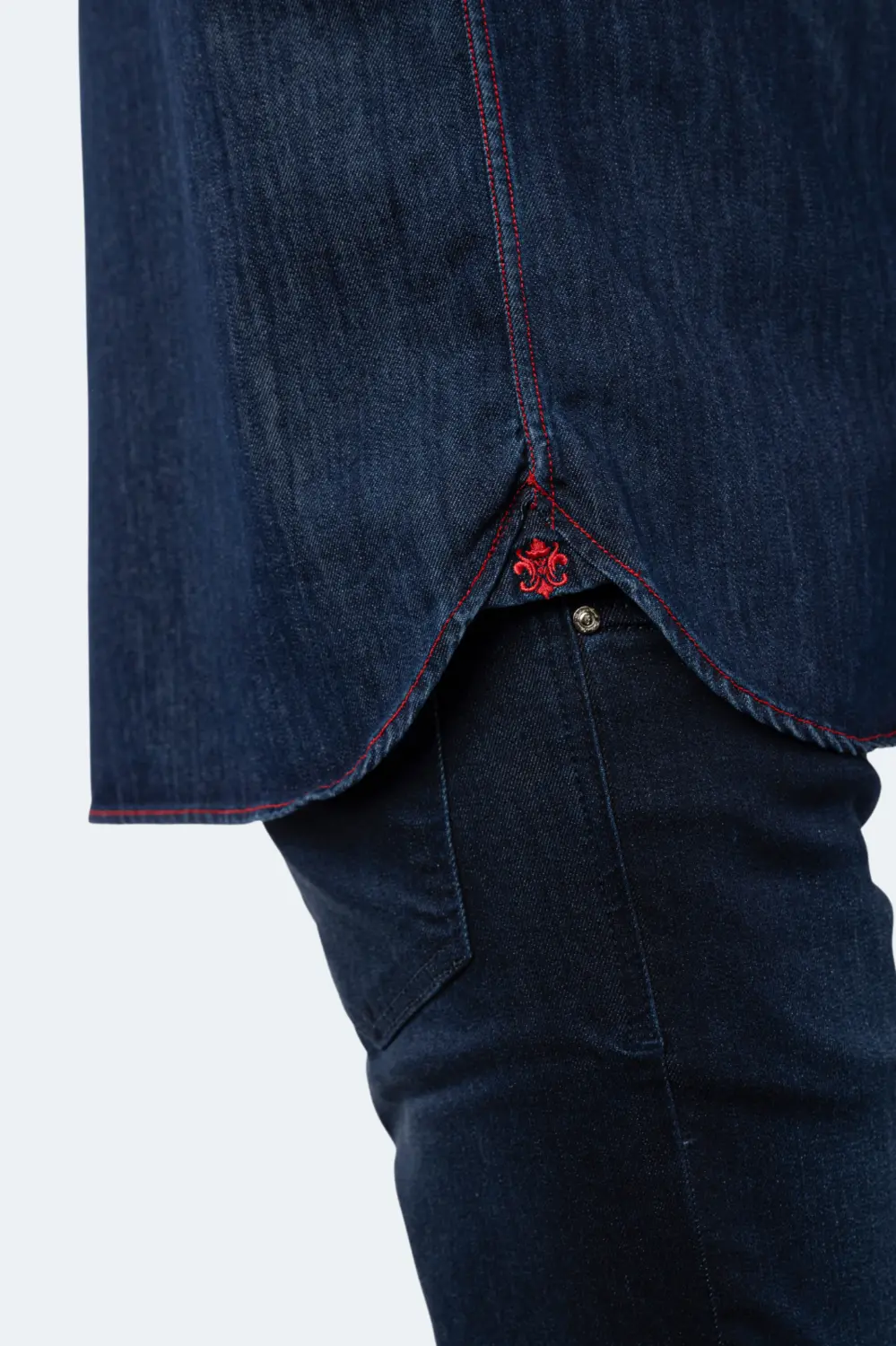 Темно-синяя джинсовая рубашка Luchiano Visconti
Темно-синяя джинсовая рубашка Luchiano Visconti