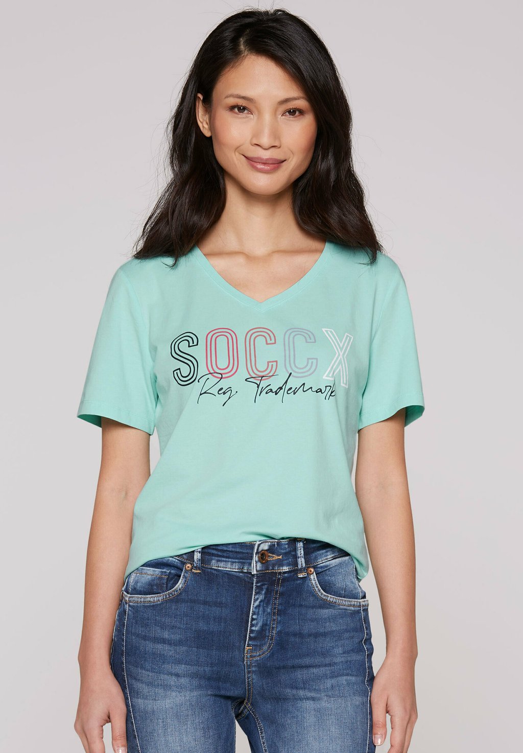 Футболка с принтом MIT V-AUSSCHNITT UND LOGO Soccx, светло-голубой
Футболка с принтом MIT V-AUSSCHNITT UND LOGO Soccx, светло-голубой