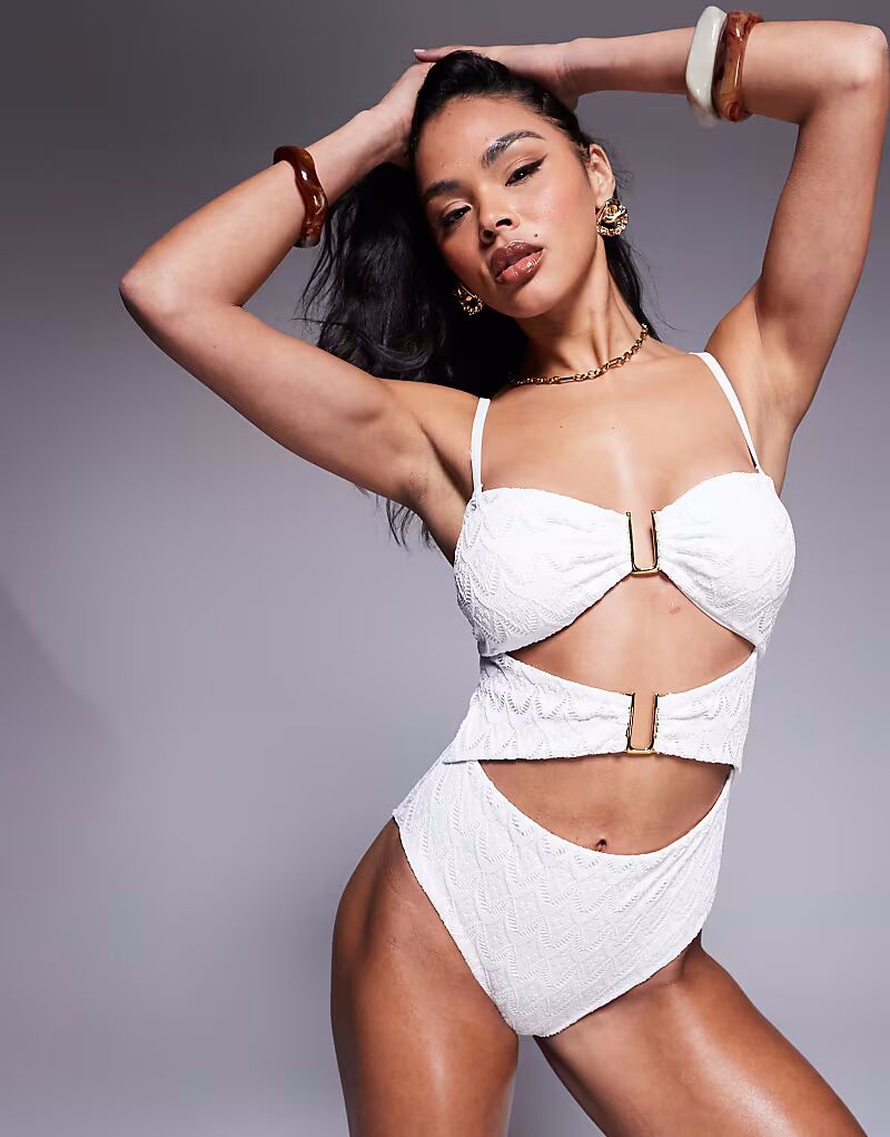 Купальник Boux Avenue Broderie U-образной формы с вырезом из проволоки белого цвета
Купальник Boux Avenue Broderie U-образной формы с вырезом из проволоки белого цвета