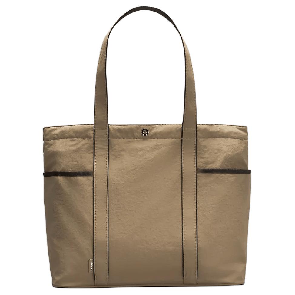 Lululemon Сумка-шоппер из переработанного нейлона, шоппинг-сумка, сумка через плечо, ручная сумка Regular Unisex светлый рыжевато-коричневый и black
Lululemon Сумка-шоппер из переработанного нейлона, шоппинг-сумка, сумка через плечо, ручная сумка Regular Unisex светлый рыжевато-коричневый и black