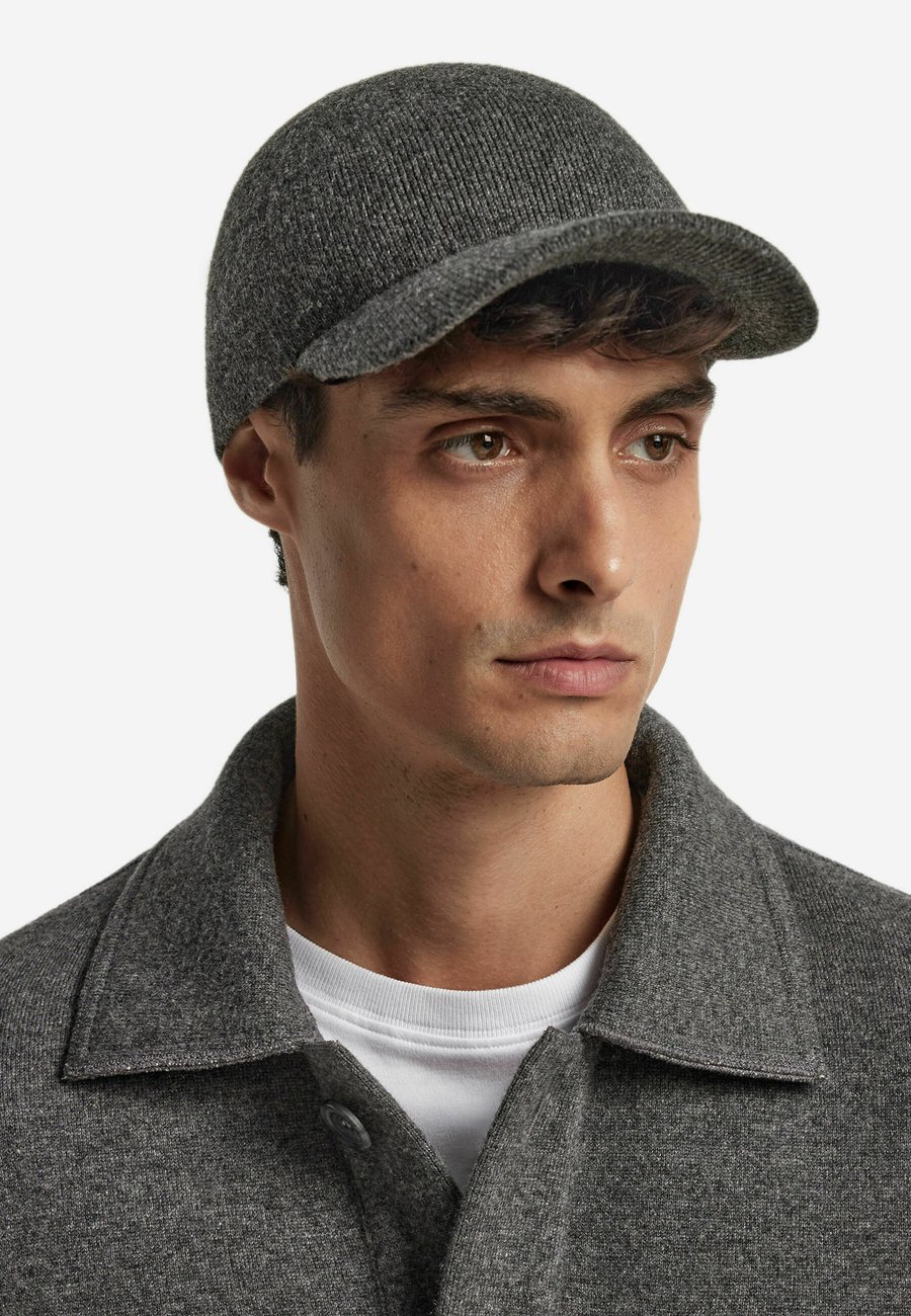Бейсболка Falconeri Cap, Grey/Mottled Dark Grey
Бейсболка Falconeri Cap, Grey/Mottled Dark Grey
