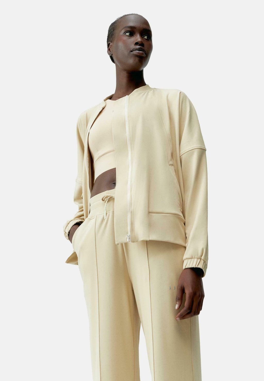 Блейзер LEILA Born Living Yoga, бежевый
Блейзер LEILA Born Living Yoga, бежевый