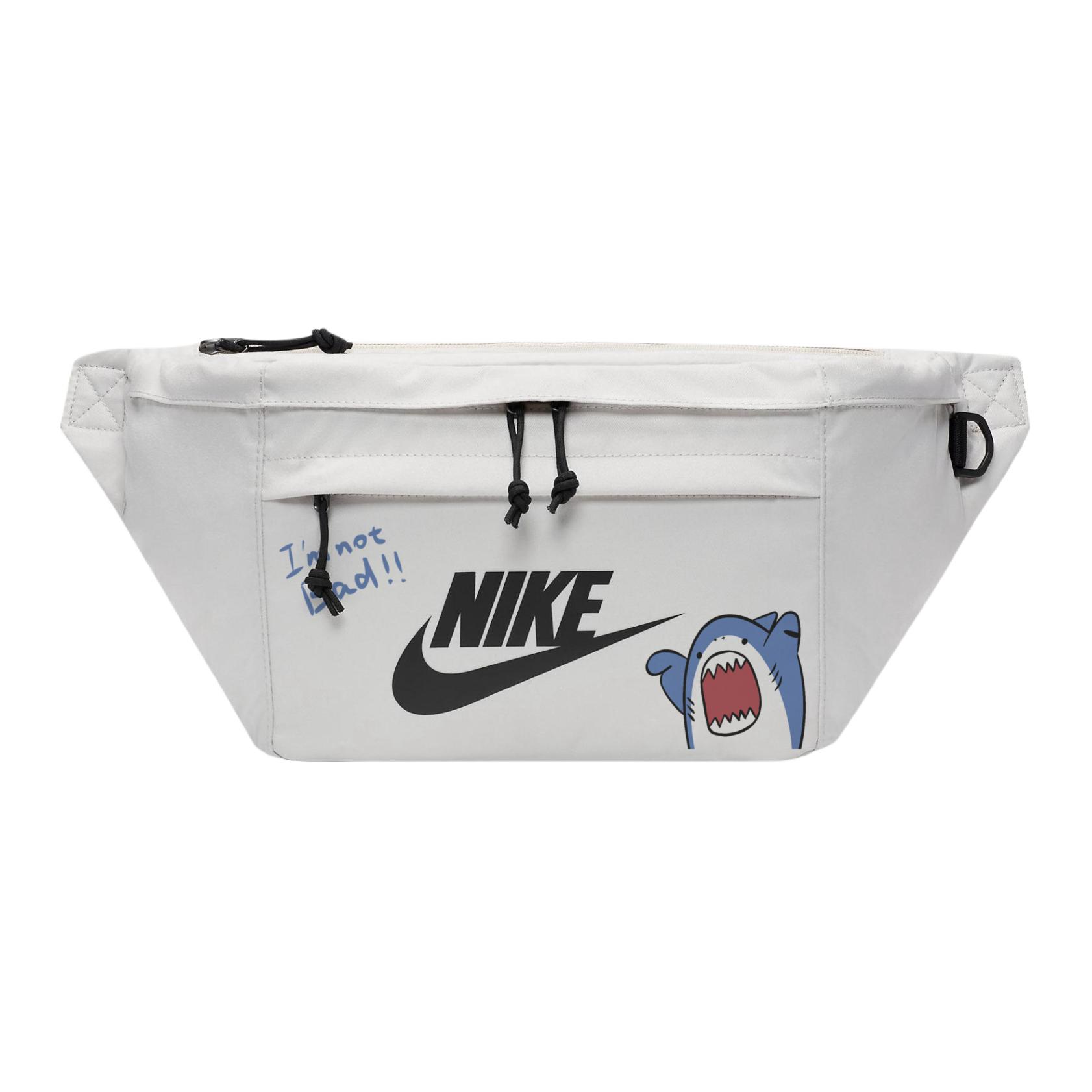 Nike Тканевая наплечная сумка через плечо поясная унисекс светло-бежевая, Nasty Shark
Nike Тканевая наплечная сумка через плечо поясная унисекс светло-бежевая, Nasty Shark